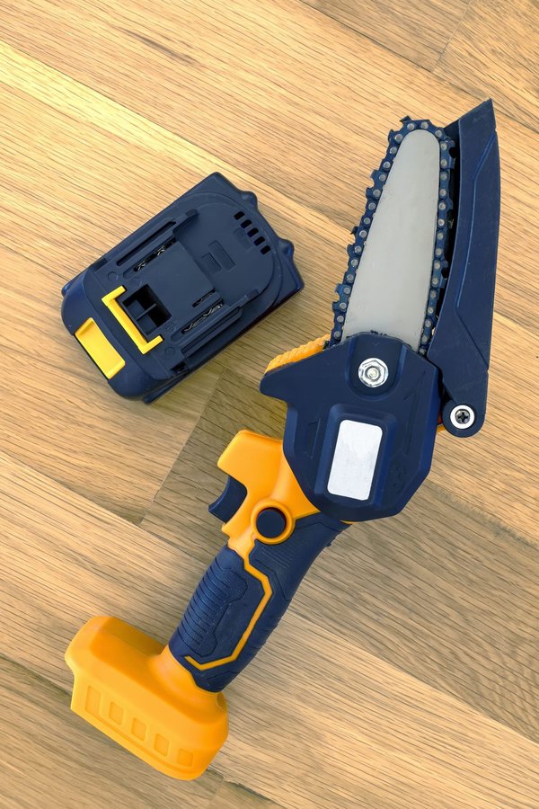 Comment choisir sa tronçonneuse à batterie ?