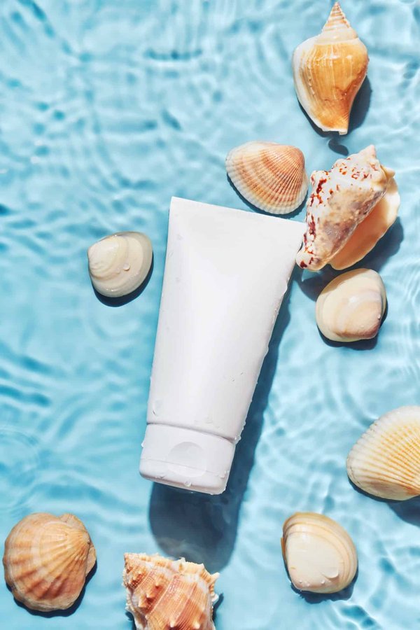 Quels sont les produits de protection solaire les plus populaires disponibles dans une boutique spécialisée ?